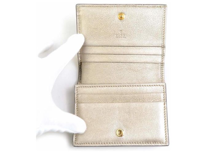 Marmont Cartera Gucci Bi-Fold en piel grabada dorada Dorado - vista 3