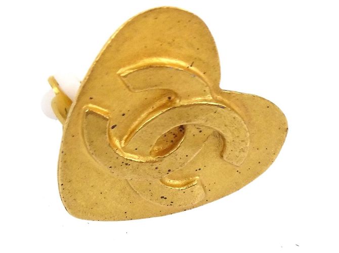 Chanel CC Hearts Clip On Metal Golden - view 3
