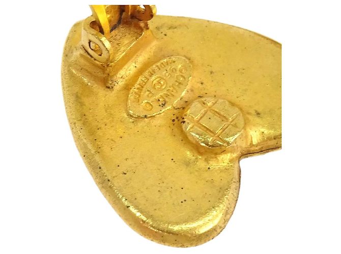 Chanel CC Hearts Clip On Metal Golden - view 4