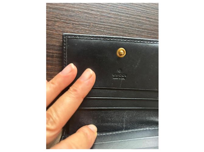 Gucci Marmont Geldbörse aus schwarzem gestepptem Leder - Ansicht 4