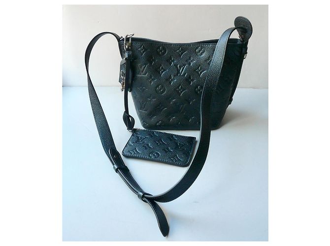 Louis Vuitton Bolsa All In BB Monogram Empreinte Couro Azul Iridescente M26430 Azul marinho - vista 4