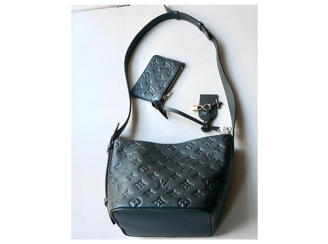 Louis Vuitton Bolsa All In BB Monogram Empreinte Couro Azul Iridescente M26430 Azul marinho - vista 6