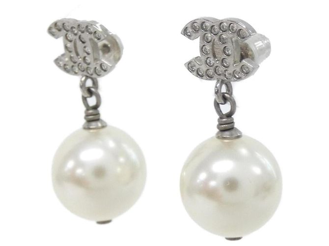 Orecchini a lobo Chanel 36138 Argento e Bianco - vista 2