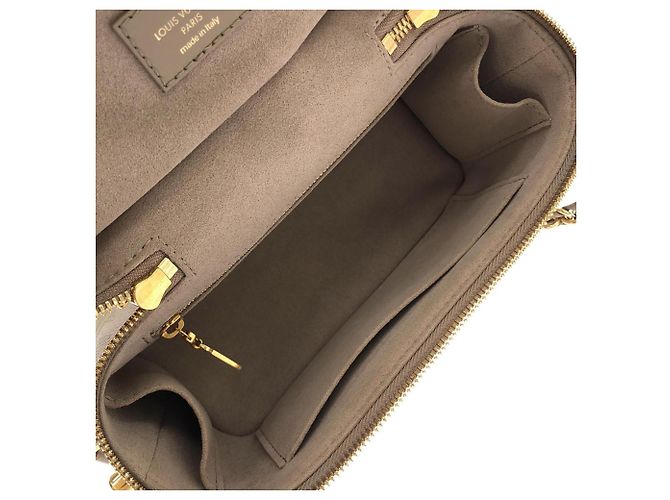 Sac à main Louis Vuitton Monogram Empreinte Vanity PM Gris - vue 8