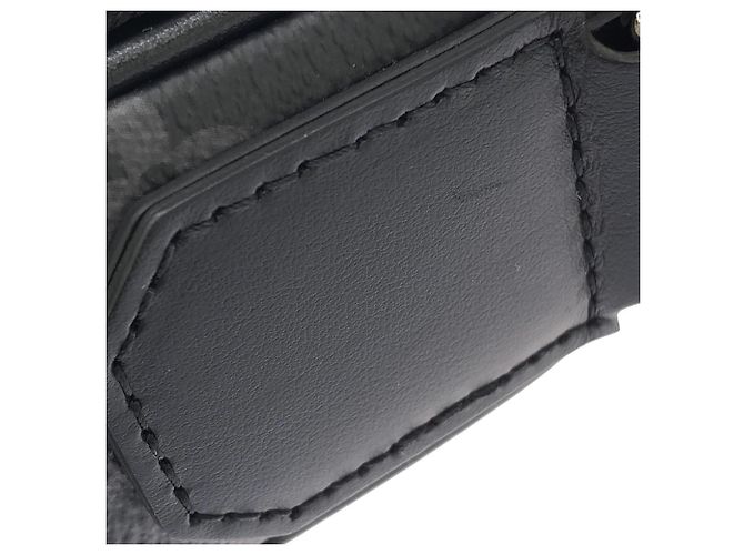 Louis Vuitton Monogram Eclipse District PM Schultertasche Schwarz - Ansicht 4