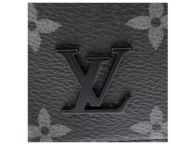 Louis Vuitton Monogram Eclipse District PM Schultertasche Schwarz - Ansicht 6