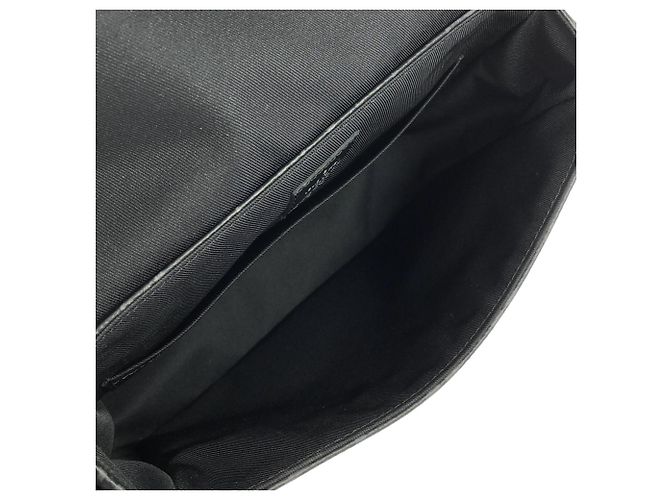 Louis Vuitton Monogram Eclipse District PM Schultertasche Schwarz - Ansicht 8