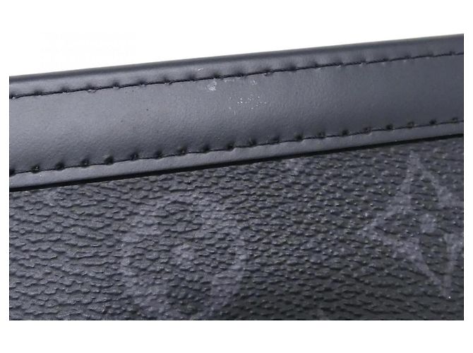 Louis Vuitton Monogram Eclipse Pochette Voyage MM Negro - vista 3