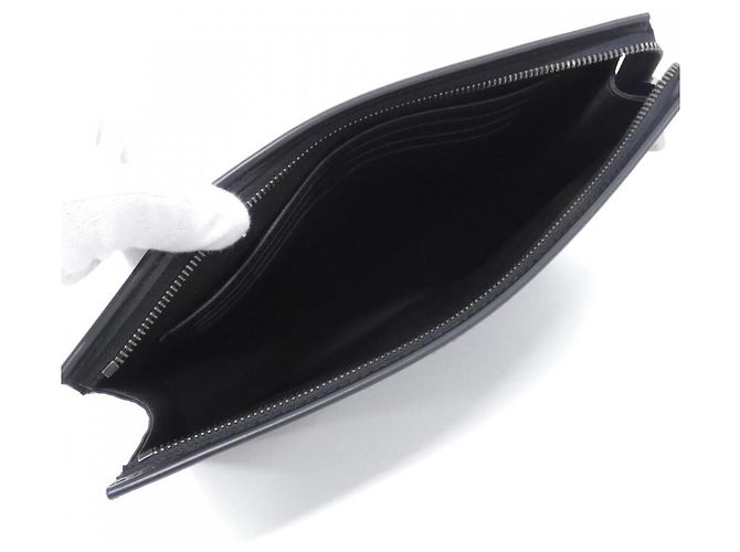 Louis Vuitton Monogram Eclipse Pochette Voyage MM Negro - vista 4