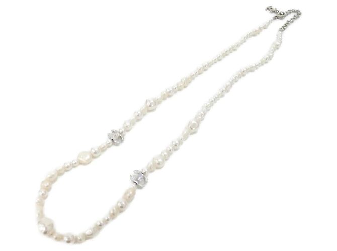 Chanel Weißes Perlenhalsband - Ansicht 2