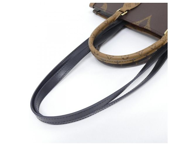 Sac à main Louis Vuitton Monogram Giant OnTheGo MM Marron - vue 4