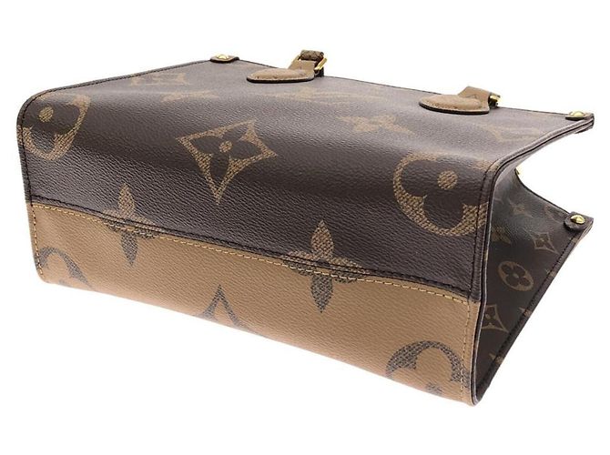 Bolso Louis Vuitton Monogram Giant OnTheGo PM Castaño - vista 3