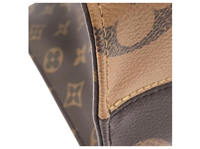 Bolso Louis Vuitton Monogram Giant OnTheGo PM Castaño - vista 5