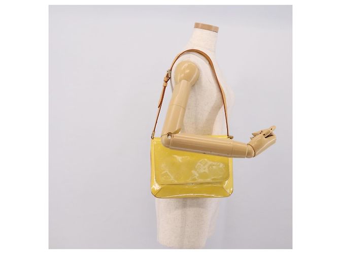 LOUIS VUITTON Monogram Vernis Thompson Street Bag Lime Yellow M91071 Auth 206612 D'oro - vista 25