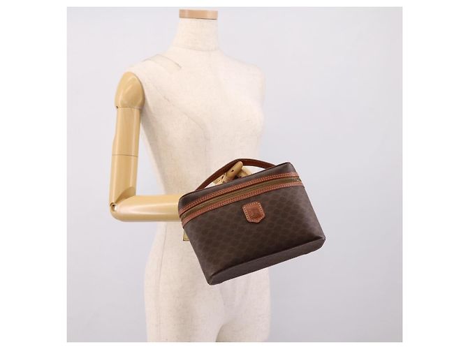 Céline Necessaire per cosmetici CELINE Macadam Canvas PVC Pelle Marrone Oro Auth 205380A D'oro - vista 22