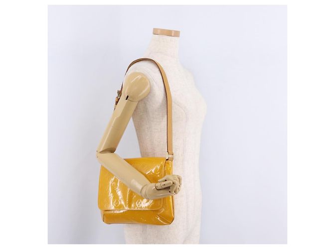LOUIS VUITTON Monogram Vernis Thompson Street Bag Jaune M91123 LV Auth 206716 Giallo - vista 27