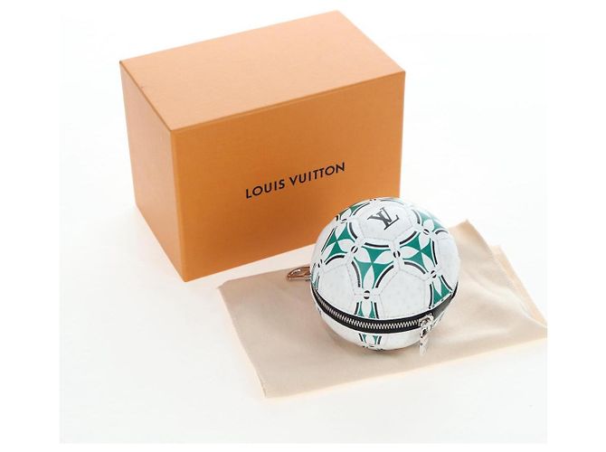 LOUIS VUITTON LV Football Pouch Leather White M02430 LV Auth 206650SM - vista 12