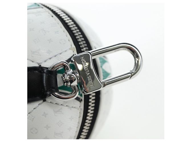 LOUIS VUITTON LV Football Pouch Leather White M02430 LV Auth 206650SM - vista 14
