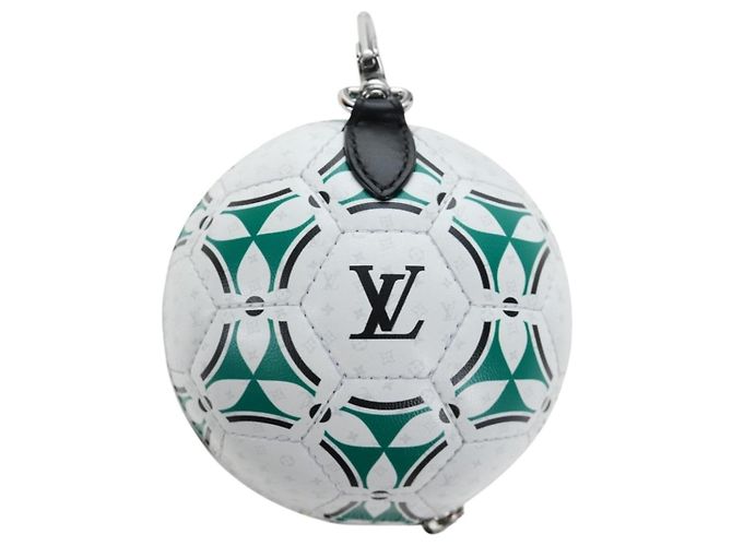 LOUIS VUITTON LV Football Pouch Leather White M02430 LV Auth 206650SM - vista 2