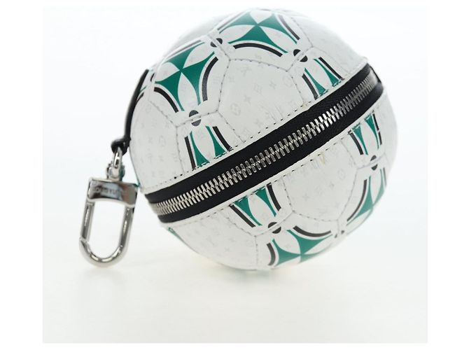 LOUIS VUITTON LV Football Pouch Leather White M02430 LV Auth 206650SM - vista 3