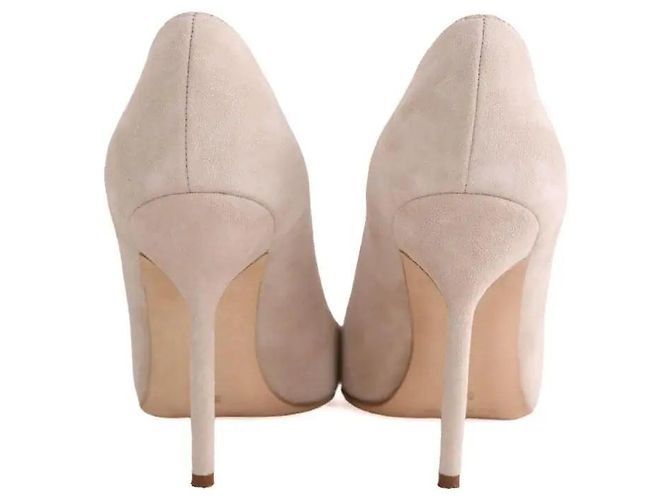 Décolleté Manolo Blahnik in camoscio beige - vista 2