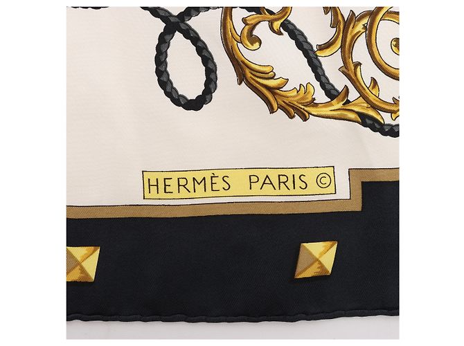 Hermès Carré 90 "LES CLES" Pañuelo de seda en Negro - vista 10