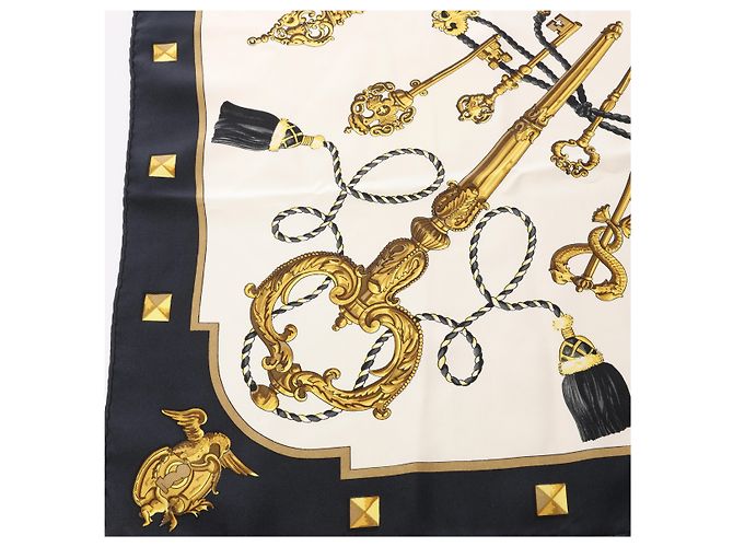 Hermès Carré 90 "LES CLES" Pañuelo de seda en Negro - vista 12