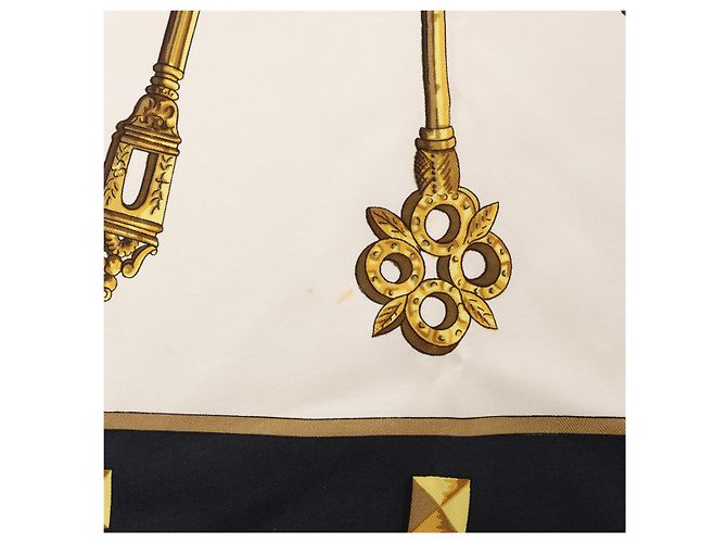 Hermès Carré 90 "LES CLES" Pañuelo de seda en Negro - vista 9