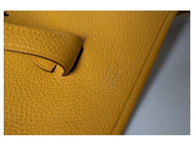 Hermès, borsa a tracolla Evelyne III in giallo - vista 8