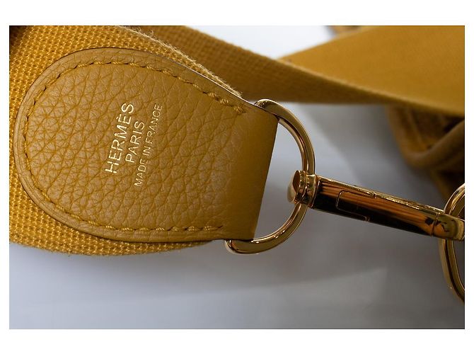 Hermès, borsa a tracolla Evelyne III in giallo - vista 9