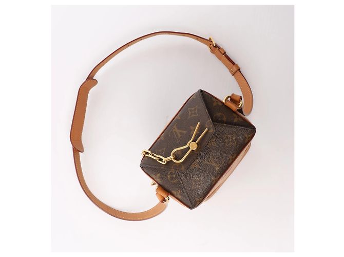 Borsa a tracolla Louis Vuitton Milk Box Monogram Canvas in marrone M44877 Beige - vista 6