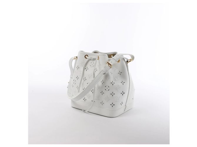 Borsa a tracolla Louis Vuitton Petit Noe NM Monogram Cutout in White M20740 Beige - vista 2