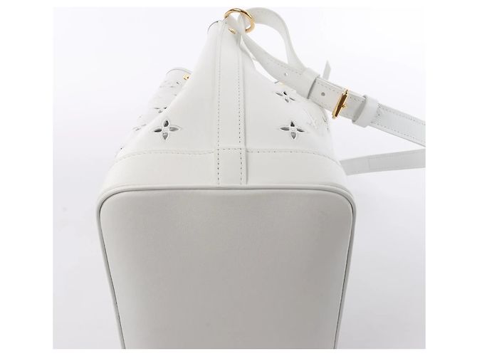 Borsa a tracolla Louis Vuitton Petit Noe NM Monogram Cutout in White M20740 Beige - vista 8