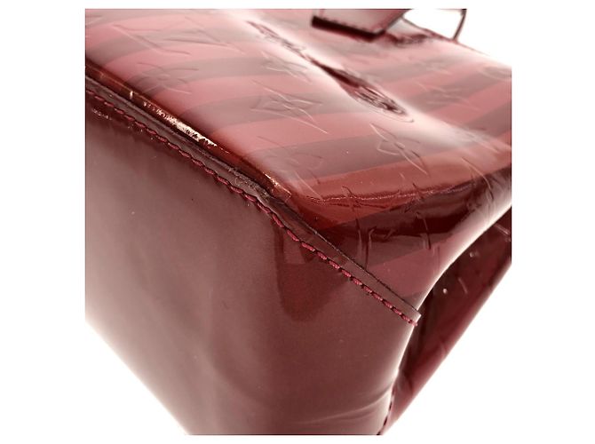 Louis Vuitton Vernis Rayures Wilshire PM Handtasche Rot - Ansicht 3