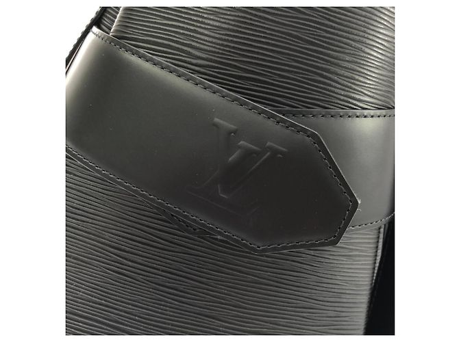 Louis Vuitton Epi Sac des Paules Shoulder Bag Nero - vista 5