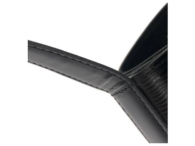 Louis Vuitton Epi Sac des Paules Shoulder Bag Nero - vista 7