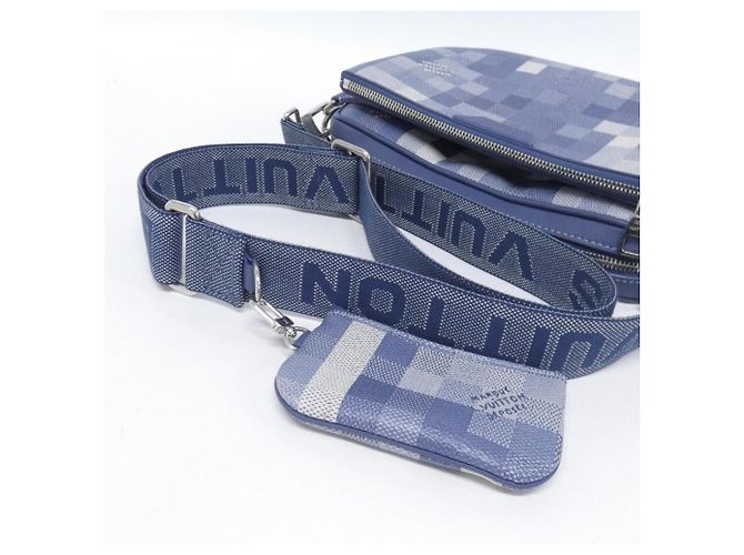 Borsa a tracolla Louis Vuitton Damouflage Trio Messenger Blu - vista 6