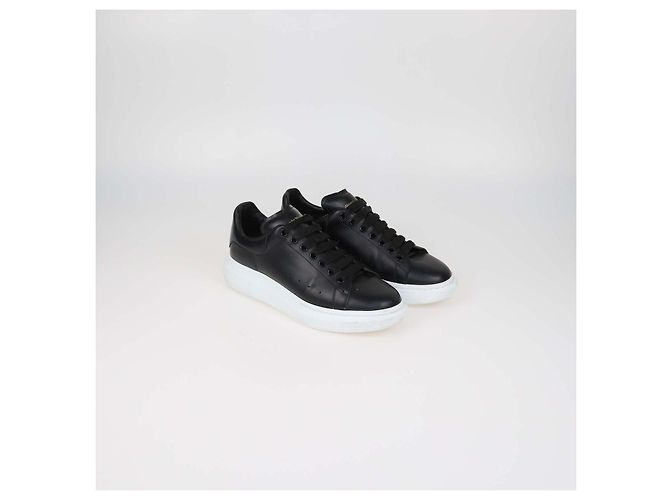 Alexander Wang Sneakers Oversized in pelle nera Alexander McQueen Nero - vista 2