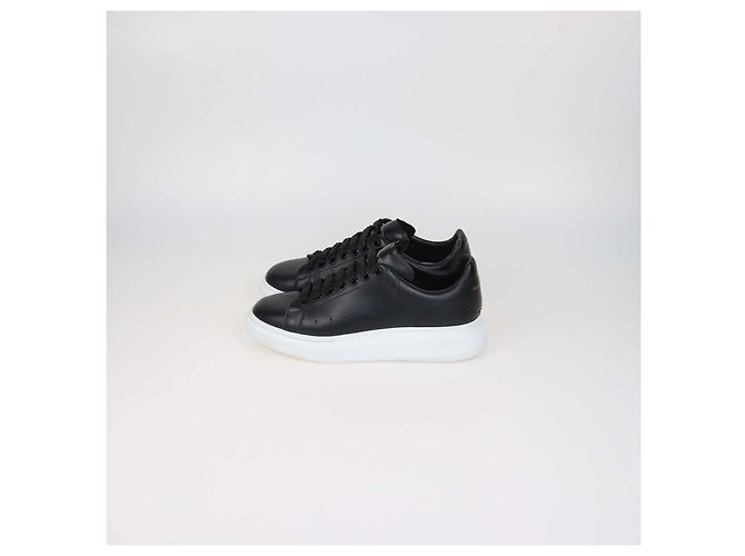 Alexander Wang Sneakers Oversized in pelle nera Alexander McQueen Nero - vista 4