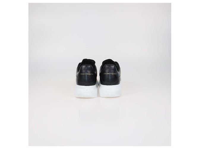 Alexander Wang Sneakers Oversized in pelle nera Alexander McQueen Nero - vista 5