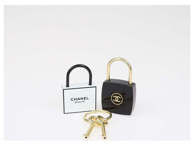 Coffret Cadeau Cadenas et Clé La Collection 2024 Chanel Noir, Blanc Acrylique - vue 2