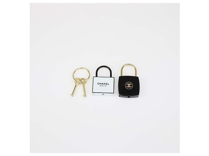 Coffret Cadeau Cadenas et Clé La Collection 2024 Chanel Noir, Blanc Acrylique - vue 3