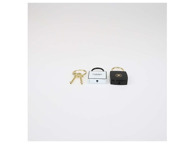 Coffret Cadeau Cadenas et Clé La Collection 2024 Chanel Noir, Blanc Acrylique - vue 4