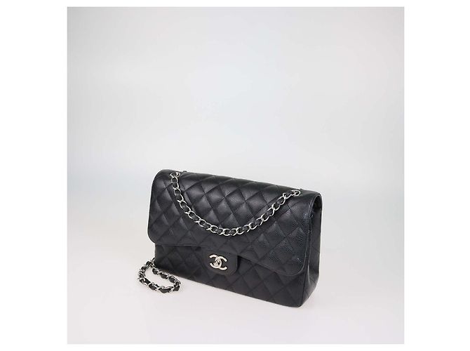 Borsa Chanel Jumbo Classic Double Flap in pelle caviar matelassé nera Nero - vista 2