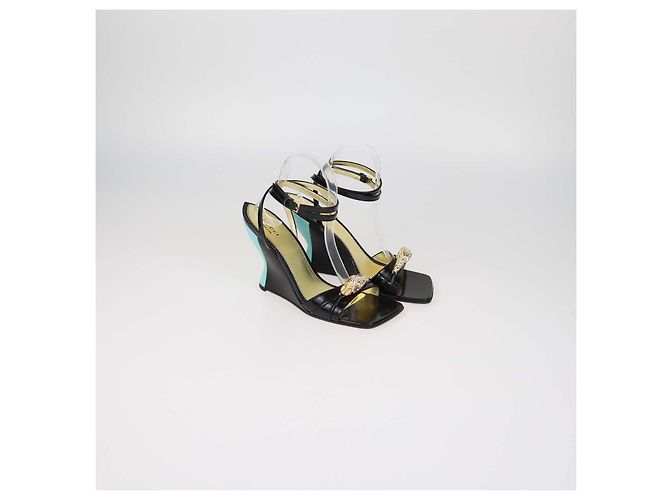 Sandali Gucci in pelle verniciata nera con testa di serpente House e cristalli Nero - vista 2