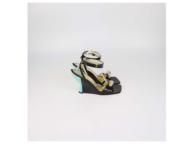 Sandali Gucci in pelle verniciata nera con testa di serpente House e cristalli Nero - vista 3