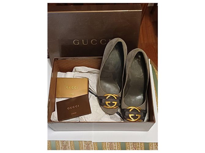 Décolleté Gucci in camoscio grigio con dettaglio GG - vista 6