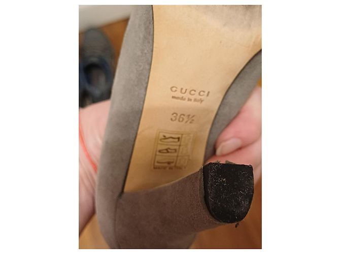 Décolleté Gucci in camoscio grigio con dettaglio GG - vista 7