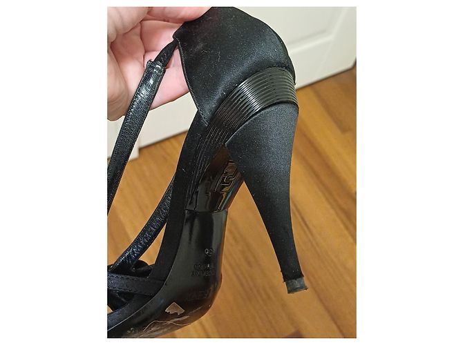 Fendi Satin-Sandalen Schwarz mit Schleife - Ansicht 5