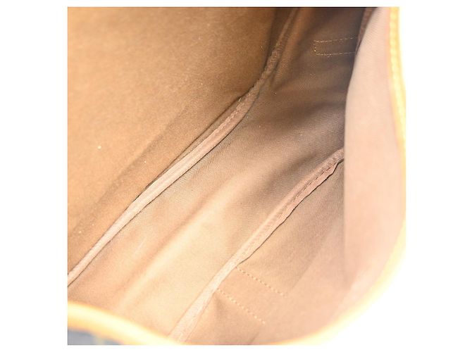 Louis Vuitton Saumur Monogram Canvas 35 Marrom - vista 3